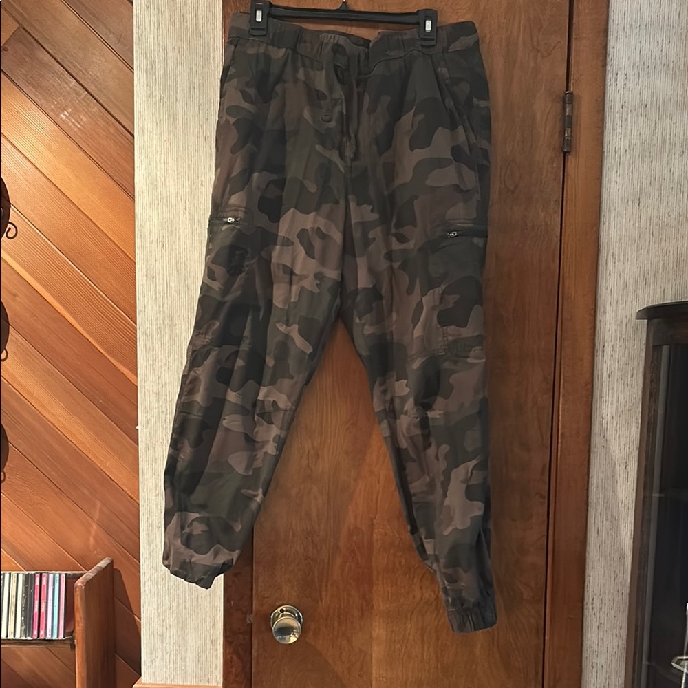 Men's Camouflage Sonoma joggers - large - BNWT